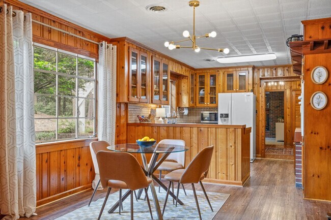 Building Photo - 264 Euharlee Rd SW