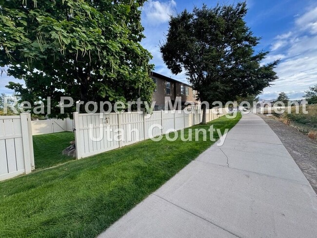 Building Photo - 1849 N Bountiful Wy