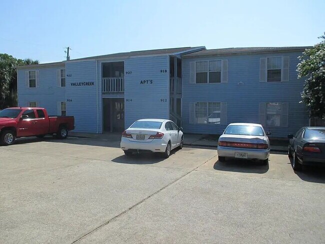 Building Photo - Two Bedroom 2 Bath Apartment for Rent