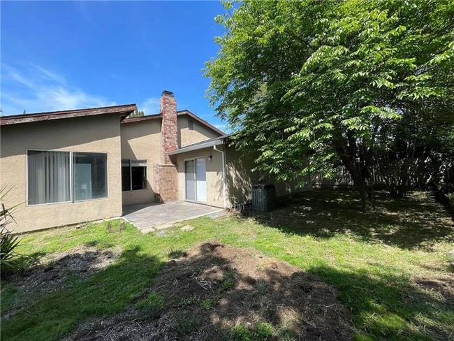 Building Photo - 700 Los Lunas Way
