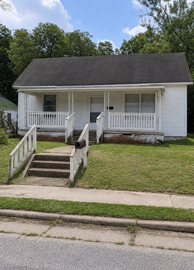 Building Photo - 510 Saluda Rd