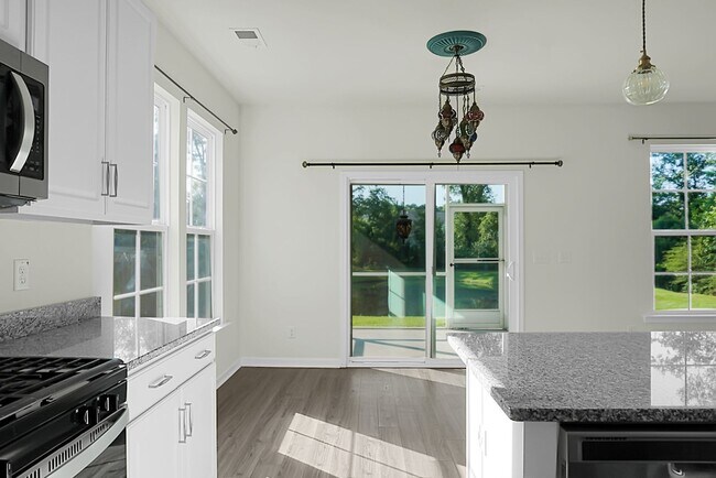 Building Photo - Beautiful 3 Bedroom, 2.5 Bath-Monks Corner...