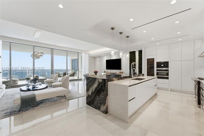 Building Photo - 17901 Collins Ave