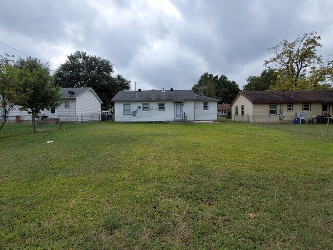 Building Photo - McLemore
