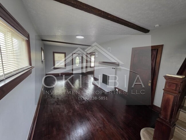 Building Photo - 713 W Hillcrest Ave