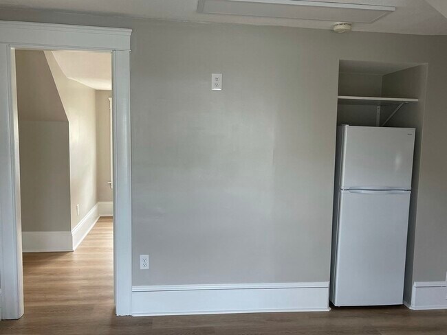 Building Photo - 831 Belleville Ave