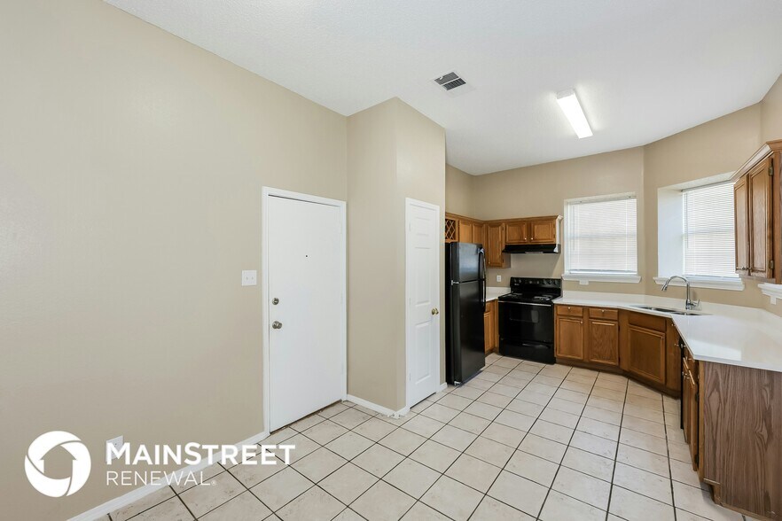 Building Photo - 521 Redbud Dr