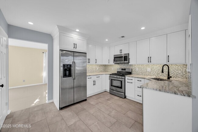 Building Photo - 45 Rawson Cir