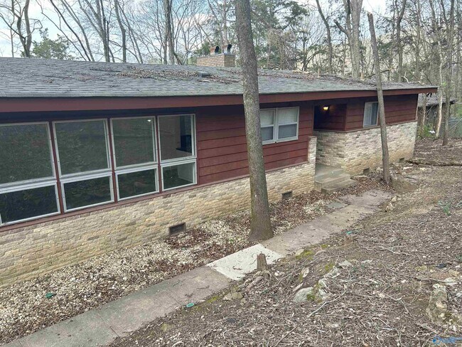 Building Photo - 1701 SE Mountainbrook Dr