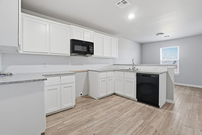 Building Photo - Brand New Near Downtown Cache – 15 Min to Fort Sill. 50% off First Full Month's Rent