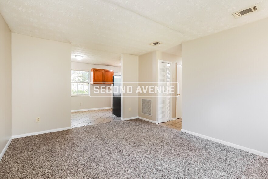 Building Photo - 5033 Locksley Ave