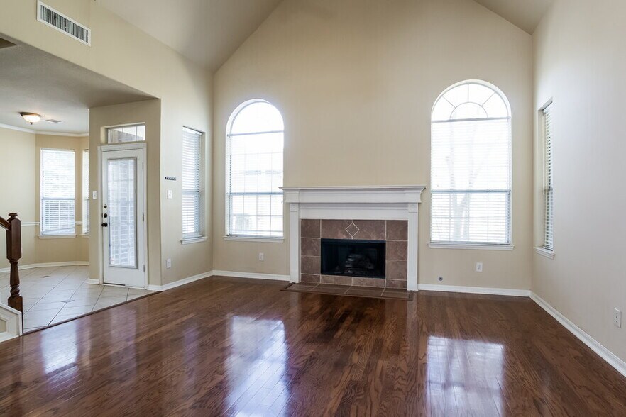 Building Photo - 3931 Echo Mountain Dr