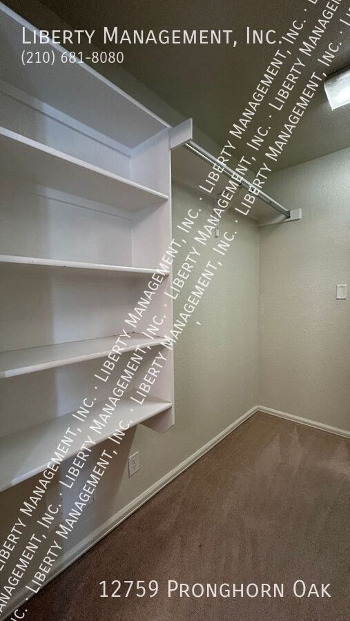 Building Photo - 12759 Pronghorn Oak