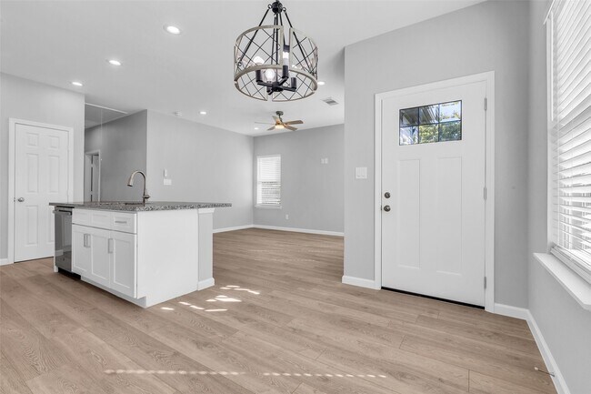 Building Photo - 4905 Paula St