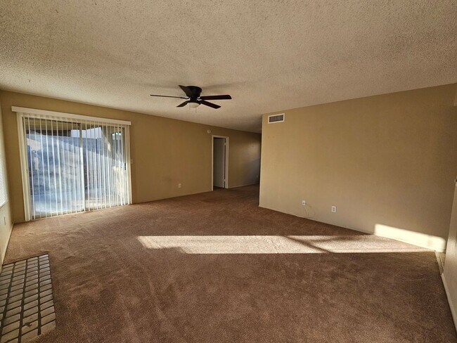 Building Photo - PATIO HOME 3 BED 2 BATH MCKELLIPS AND HORN...