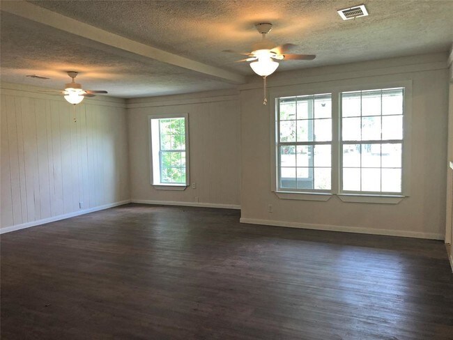 Building Photo - 1407 Loper St
