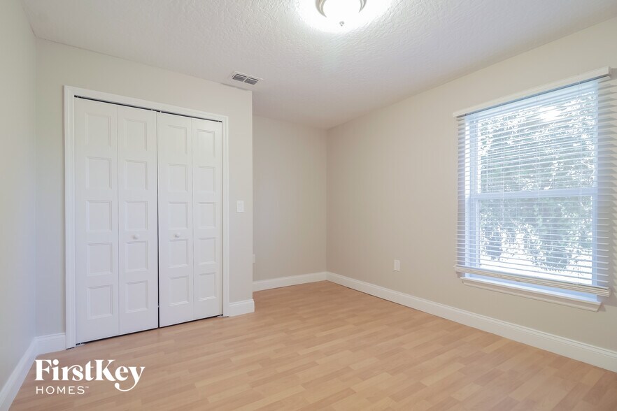 Building Photo - 6633 Emil Ave