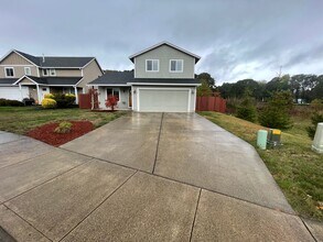 Building Photo - 4 Bedroom House in Jefferson!