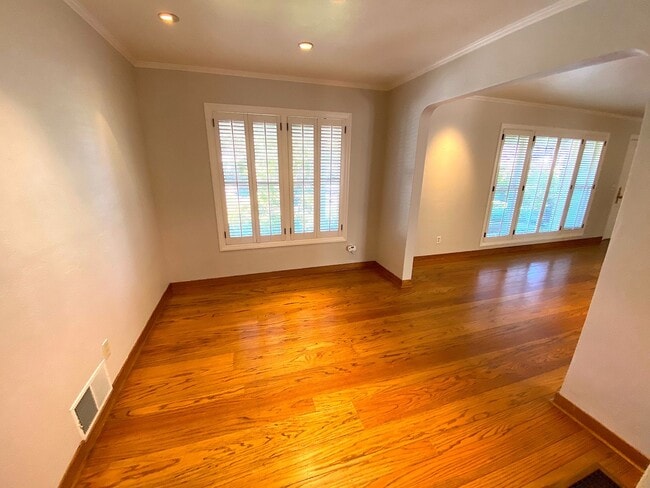 Building Photo - Beautiful 3 Bed + 2 Bath Los Altos Home - ...