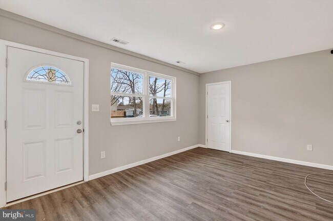 Building Photo - 1102 Evergreen Blvd