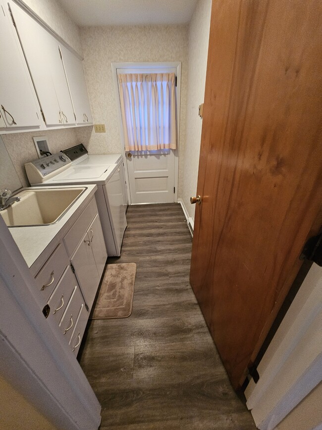 Building Photo - 5 Birch Dr