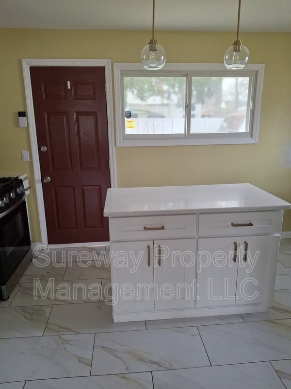 Building Photo - 953 Terrace Blvd