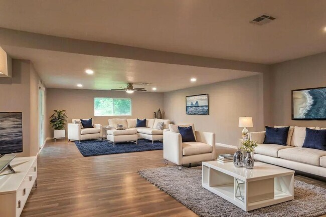 Building Photo - Splendora  Beauty on 2 Acres