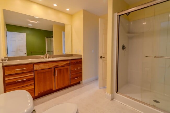 Building Photo - Modern Living Meets Cozy Charm