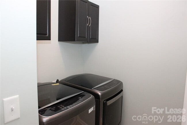 Building Photo - 6017 Sweetbay Ln