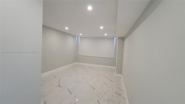 Building Photo - 6039 Collins Ave