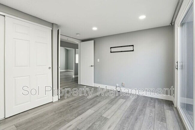 Building Photo - 15120 Venetian Way