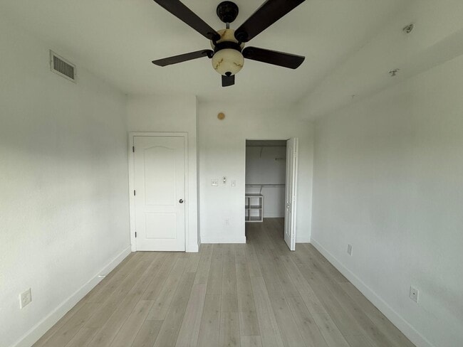 Building Photo - 6001 SW 70th St