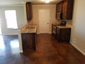 Building Photo - 129 Crossfire Ct