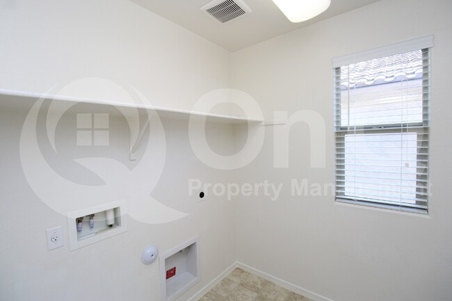 Building Photo - 2614 N 73rd Dr