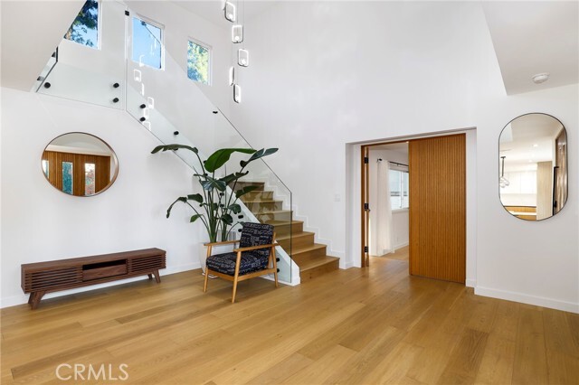 Building Photo - 9742 Farralone Ave