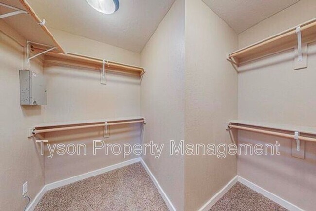 Building Photo - 1667 Domino Dr SE