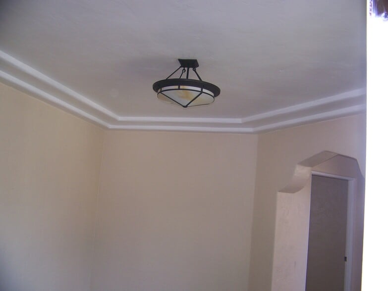 Building Photo - 2500 S Bronson Ave