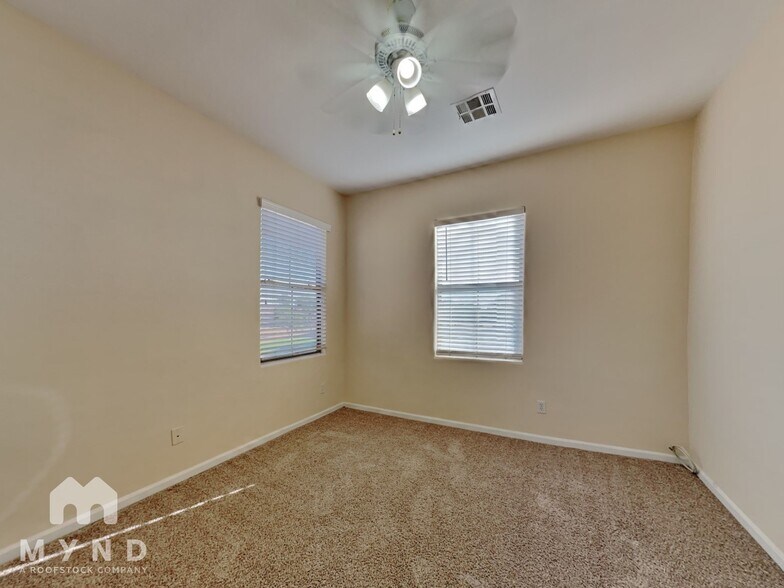 Building Photo - 13514 W Cypress St