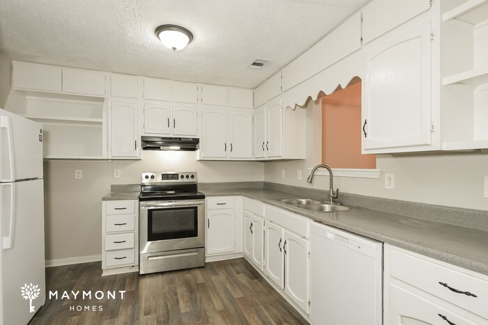 Building Photo - 5713 Wells Cir