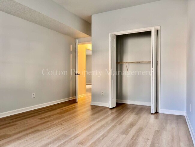 Building Photo - Updated 2BR/2BA First Floor Condo in Midtown Wilmington - $1,150/month! - Move in Special*
