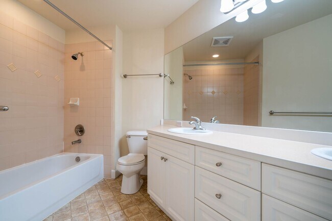 Building Photo - 5Br/3.25Ba Sammamish Home