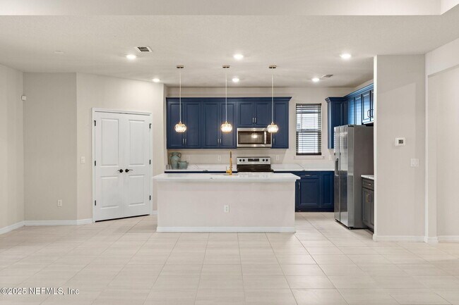 Building Photo - 2817 Ivy Post Dr