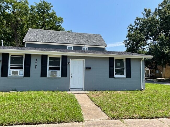 Primary Photo - 3700 Killam Ave