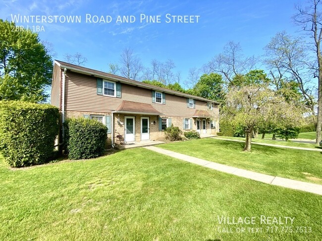 Building Photo - Large 2-Bedroom Townhome in Red Lion! Pati...