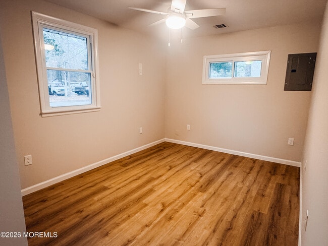 Building Photo - 827 Rogers St