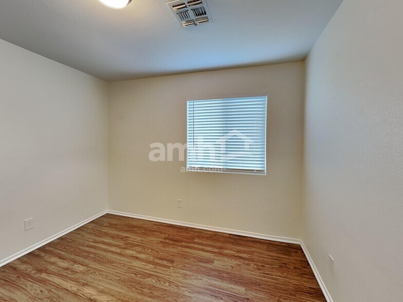 Building Photo - 7884 W Mural Hill Dr