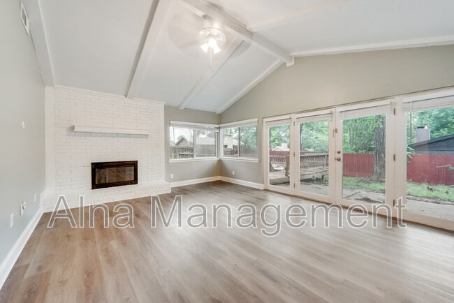 Building Photo - 4 Eastlane Pl