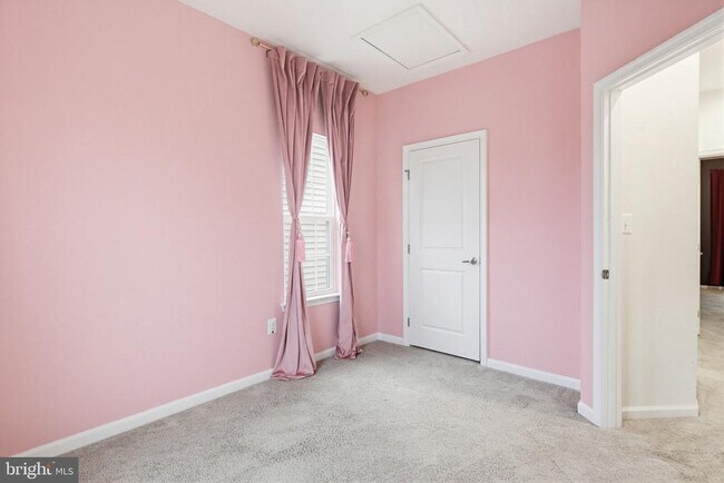 Building Photo - 7408 Wild Honey Way