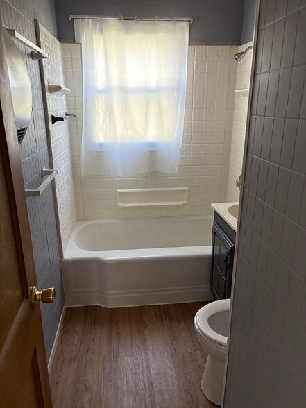Building Photo - 909 Idlewild Dr