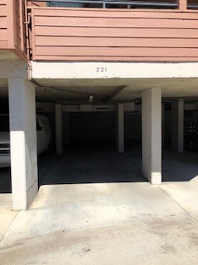 Building Photo - 200 La Bonte St